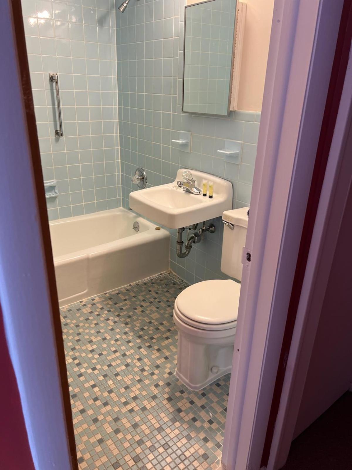 Grand Lake Hotel Lebanon エクステリア 写真