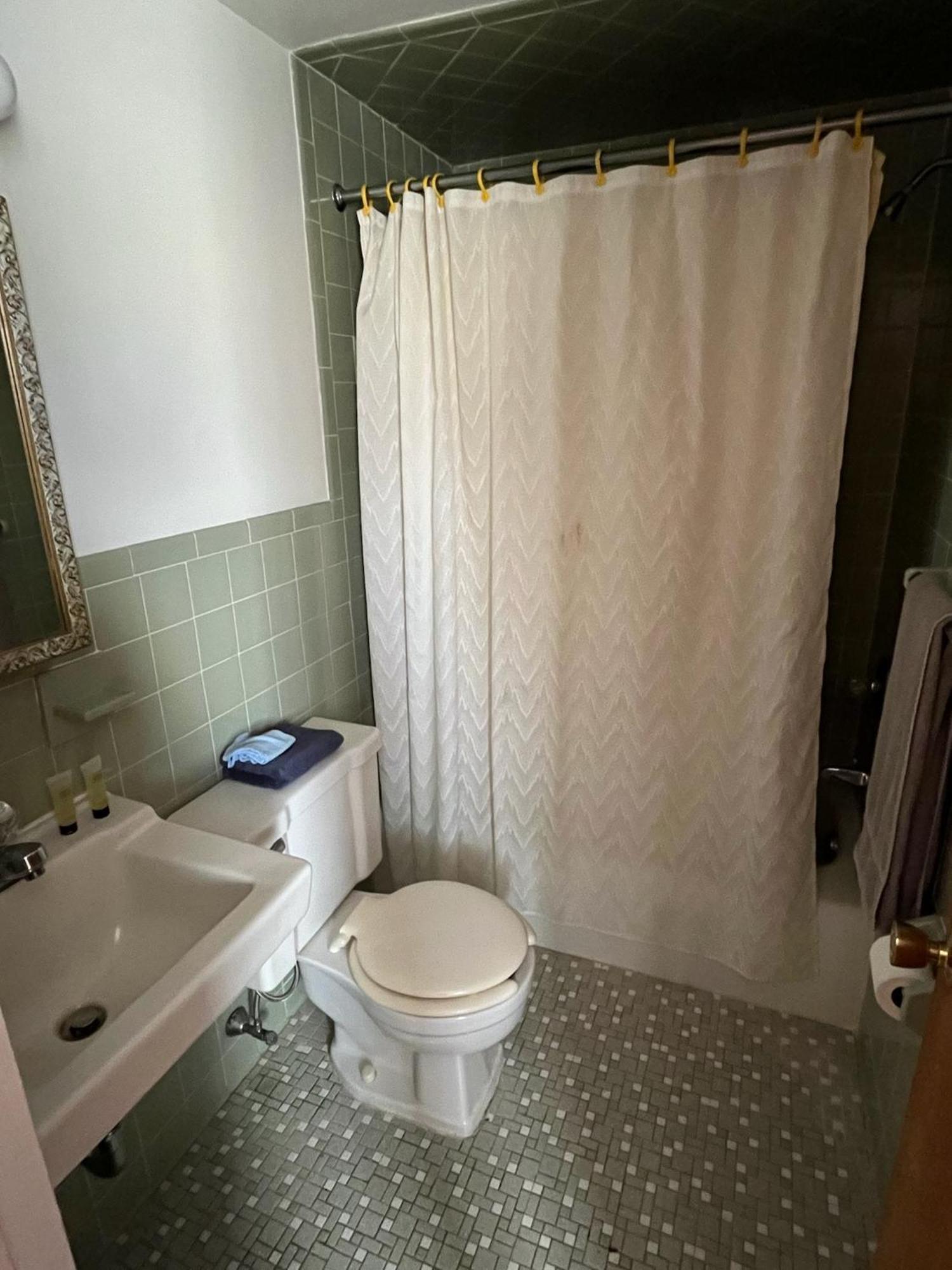 Grand Lake Hotel Lebanon エクステリア 写真